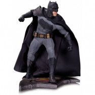 Batman v Superman Dawn of Justice Statue Batman 36 cm